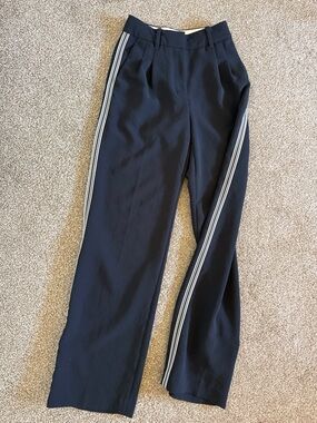 Aritzia The Effortless Pant